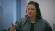 Vanessa (Julia Augustin) lässt sich zähneknirschend auf Johannes' Forderung ein. Vanessa (Julia Augustin) lässt sich zähneknirschend auf Johannes' Forderung ein.