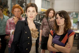 Geballte Frauenpower. Mutter Vanessa (Christiane Paul, l.) und Tochter Dina  (Sarah Horv&aacute;th, r.) wieder vereint.