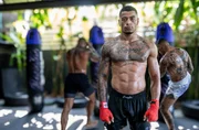 hr-fernsehen FIGHT HOUSE – DER WEG ZUM MMA-PROFI (3), Win or Lose, ein Film von Kathi Liesenfeld und Andrea Schäfer. Piter beim Training. hr-fernsehen FIGHT HOUSE – DER WEG ZUM MMA-PROFI (3), Win or Lose, ein Film von Kathi Liesenfeld und Andrea Schäfer. Piter beim Training.