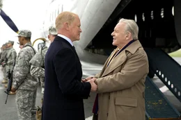 L-R: Jack Horton (Neal McDonough), Bailey (Anthony Hopkins)
