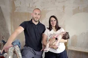 Eric, Melina und die schlafende Emma. Eric, Melina und die schlafende Emma.