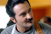Inspektor Giandomenico Morini (Fabrio Ferri) ist dem geflohenen Geiselnehmer Achille auf der Spur.