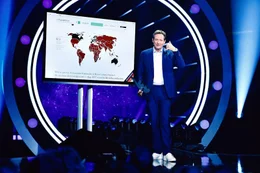 Dr. Eckart von Hirschhausen ist Deutschlands bekanntester Arzt und ein Allround-Talent. In seinem siebten Solo-Programm "Endlich" widmet er sich dem gr&ouml;&szlig;ten Thema unserer Zeit: der Zeit!
