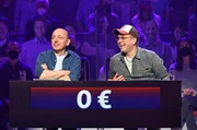 Rateteam-Kapitän Bernhard Hoëcker (l.) und der Fernsehkoch Mario Kotaska (r.) bilden ein Rateteam. Rateteam-Kapitän Bernhard Hoëcker (l.) und der Fernsehkoch Mario Kotaska (r.) bilden ein Rateteam.