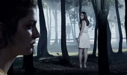 Elisabeth Wabitsch (Julia), Antonia Moretti (Jessica).