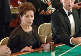 Polina (Hannelore Elsner) spielt erneut, sie wird zu einem Profi.