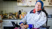 Reporter Spezial – Donat auf Achse: Von Asyl, Luxus und einem Leben im Rollstuhl. Folge 2: Georgius lebt seit 40 Jahren mit Muskeldystrophie. Reporter Spezial – Donat auf Achse: Von Asyl, Luxus und einem Leben im Rollstuhl. Folge 2: Georgius lebt seit 40 Jahren mit Muskeldystrophie.