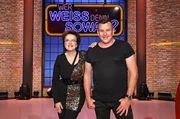Treten bei "Wer wei&szlig; denn sowas?" als Kandidat:innen gegeneinander an: Die S&auml;ngerin Monika Martin (l.) und der Musiker Marc Pircher (r.).