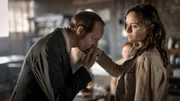 NORDDEUTSCHER RUNDFUNK Schwarzes Gold. Zutiefst angewidert: Luisas (Lena Urzendowsky) Eltern haben ihren zukünftigen Ehemann, Großgrundbesitzer Walter Schröter (Merlin Sandmeyer), für sie ausgewählt. NORDDEUTSCHER RUNDFUNK Schwarzes Gold. Zutiefst angewidert: Luisas (Lena Urzendowsky) Eltern haben ihren zukünftigen Ehemann, Großgrundbesitzer Walter Schröter (Merlin Sandmeyer), für sie ausgewählt.