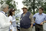 Ein pikantes Gespr&auml;ch f&uuml;r die Eheleute Marlinger (Lulu Bail, Wolfram Kunkel), denn die Cops Hofer (Josef Hannesschl&auml;ger, 2.v.re.) und Lind (Tom Mikulla, re.) haben herausgefunden, dass Vivien Marlinger ihren Mann betrogen hat.
