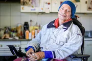 Reporter Spezial – Donat auf Achse: Von Asyl, Luxus und einem Leben im Rollstuhl. Folge 2. Georgius lebt seit 40 Jahren mit Muskeldystrophie. Reporter Spezial – Donat auf Achse: Von Asyl, Luxus und einem Leben im Rollstuhl. Folge 2. Georgius lebt seit 40 Jahren mit Muskeldystrophie.