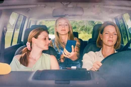 Zu dritt unterwegs, v.li.: Steffi (Julia Becker), Toni (Petra Schmidt-Schaller), Lea (Jessica Schwarz)