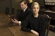 John Bates (Brendan Coyle) kann sich die zunehmende Entfremdung zwischen ihm und seiner Frau Anna (Joanne Froggatt) nicht erkl&auml;ren.
