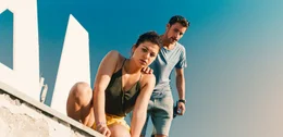 Elisabeth Wabitsch (Julia), Ferdinand Seebacher (Felix).