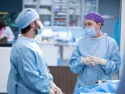 Dr. Levi Schmitt (Jake Borelli, l.); Dr. Meredith Grey (Ellen Pompeo, r.) Dr. Levi Schmitt (Jake Borelli, l.); Dr. Meredith Grey (Ellen Pompeo, r.)