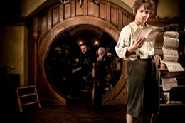 Bilbo (Martin Freeman) soll aufgrund der den Hobbits eigenen Unauff&auml;lligkeit als Meisterdieb f&uuml;r die Mission engagiert werden.    +++ Die Verwendung des sendungsbezogenen Materials ist nur mit dem Hinweis und Verlinkung auf RTL+ gestattet. +++