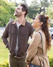 Grey Damon und Jaina Lee Ortiz.