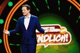 Dr. Eckart von Hirschhausen ist Deutschlands bekanntester Arzt und ein Allround-Talent. In seinem siebten Solo-Programm "Endlich" widmet er sich dem gr&ouml;&szlig;ten Thema unserer Zeit: der Zeit!