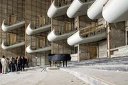 Im September 2026 sollen die Kölner Oper und das Schauspielhaus endlich wiedereröffnet werden. 14 Jahre hat die Sanierung des denkmalgeschützten Gebäudeensembles gedauert – immer wieder wurde die Fertigstellung verschoben. Fehlende Planung, unklare Zuständigkeiten und tausende Baumängel. Im September 2026 sollen die Kölner Oper und das Schauspielhaus endlich wiedereröffnet werden. 14 Jahre hat die Sanierung des denkmalgeschützten Gebäudeensembles gedauert – immer wieder wurde die Fertigstellung verschoben. Fehlende Planung, unklare Zuständigkeiten und tausende Baumängel.