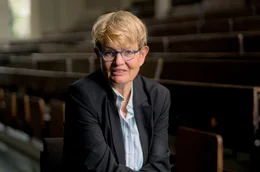 PHOENIX SCHICKSALSMOMENTE DER REPUBLIK, "Wie ein Gericht das Land ver&auml;ndert hat", am Donnerstag (24.09.2026) um 20:15 Uhr.  Susanne Baer war zw&ouml;lf Jahre lang Richterin am Bundesverfassungsgericht in Karlsruhe. In der Doku gibt sie Einblicke hinter die Kulissen und ordnet die wichtigsten Urteile ein.