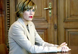 Annegret Reuther (Gesine Cukrowski) sagt gegen Friedrich aus.