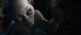 Gollum (Andy Serkis) schl&auml;gt ein Ratespiel vor, dass Bilbo entweder aus der H&ouml;hle heraus f&uuml;hren oder sein Leben kosten kann.    +++ Die Verwendung des sendungsbezogenen Materials ist nur mit dem Hinweis und Verlinkung auf RTL+ gestattet. +++
