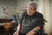 Reporter Spezial – Donat auf Achse: Von Landwirtschaft, Impfschäden und Patriarchen, Folge 3. Walter Von Burg erlitt als Kind eine Kinderlähmung nach einer Impfung. Reporter Spezial – Donat auf Achse: Von Landwirtschaft, Impfschäden und Patriarchen, Folge 3. Walter Von Burg erlitt als Kind eine Kinderlähmung nach einer Impfung.