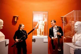 Die Wiener Symphoniker kehren zur&uuml;ck, um die historische Verbindung zwischen Wien und Triest zu feiern. Unter der Leitung von Petr Popelka wird das Orchester im Rahmen des Festivals Primavera da Vienna musikalische Fr&uuml;hlingsgr&uuml;&szlig;e &uuml;berbringen.