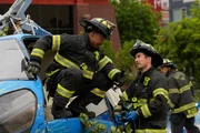 Station 19 Staffel 6 Folge 6 Am Einsatzort: Jason George als Ben Warren, Jay Hayden als Travis Montgomery Station 19 Staffel 6 Folge 6 Am Einsatzort: Jason George als Ben Warren, Jay Hayden als Travis Montgomery