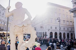 Die Wiener Symphoniker kehren zur&uuml;ck, um die historische Verbindung zwischen Wien und Triest zu feiern. Unter der Leitung von Petr Popelka wird das Orchester im Rahmen des Festivals Primavera da Vienna musikalische Fr&uuml;hlingsgr&uuml;&szlig;e &uuml;berbringen.