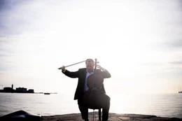 Die Wiener Symphoniker kehren zur&uuml;ck, um die historische Verbindung zwischen Wien und Triest zu feiern. Unter der Leitung von Petr Popelka wird das Orchester im Rahmen des Festivals Primavera da Vienna musikalische Fr&uuml;hlingsgr&uuml;&szlig;e &uuml;berbringen.