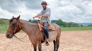 Jason mit der einjährigen "Pearl" - einem jungen Quarter Horse. Jason mit der einjährigen "Pearl" - einem jungen Quarter Horse.