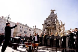 Die Wiener Symphoniker kehren zur&uuml;ck, um die historische Verbindung zwischen Wien und Triest zu feiern. Unter der Leitung von Petr Popelka wird das Orchester im Rahmen des Festivals Primavera da Vienna musikalische Fr&uuml;hlingsgr&uuml;&szlig;e &uuml;berbringen.