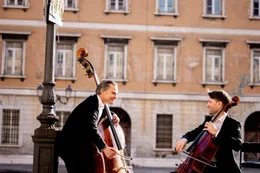 Die Wiener Symphoniker kehren zur&uuml;ck, um die historische Verbindung zwischen Wien und Triest zu feiern. Unter der Leitung von Petr Popelka wird das Orchester im Rahmen des Festivals Primavera da Vienna musikalische Fr&uuml;hlingsgr&uuml;&szlig;e &uuml;berbringen.
