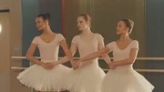 Trotz einiger Schwierigkeiten gelingt die Pr&auml;sentation des Trios von Ines (l. Eubha Akilade), Thea (M. Hannah Dodd) und Lena (r. Jessica Lord) recht gut.