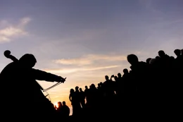 Die Wiener Symphoniker kehren zur&uuml;ck, um die historische Verbindung zwischen Wien und Triest zu feiern. Unter der Leitung von Petr Popelka wird das Orchester im Rahmen des Festivals Primavera da Vienna musikalische Fr&uuml;hlingsgr&uuml;&szlig;e &uuml;berbringen.