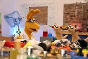 Jan & Henry bekommen Aufräumtipps von Professorin Hase. Jan & Henry bekommen Aufräumtipps von Professorin Hase.