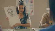 Ines (Eubha Akilade) hat im Kunstunterricht ein Portr&auml;t von Dash gemalt.