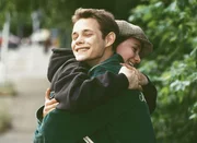 Der Ausbruch ist gelungen: Conny (Kristin Lenhardt) und Olli (Antonio Wannek) treffen sich in Freiheit.