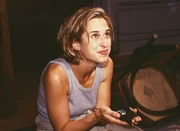 Katrin (Tanya Neufeldt) hat endlich die Diamanten gefunden. Jetzt kann sie Richard das Zeichen zur Flucht geben. Katrin (Tanya Neufeldt) hat endlich die Diamanten gefunden. Jetzt kann sie Richard das Zeichen zur Flucht geben.