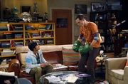 Während Leonard und Howard ein Doppeldate mit Penny und Bernadette haben, bequatschte Raj Sheldon, mit ihm auszugehen, um eine Frau kennenzulernen ... Während Leonard und Howard ein Doppeldate mit Penny und Bernadette haben, bequatschte Raj Sheldon, mit ihm auszugehen, um eine Frau kennenzulernen ...