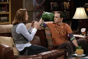 Während Raj sich mit Abby amüsiert, ist Sheldon (Jim Parsons, r.) von Martha (Jen Drohan, l.) nicht so begeistert ... Während Raj sich mit Abby amüsiert, ist Sheldon (Jim Parsons, r.) von Martha (Jen Drohan, l.) nicht so begeistert ...