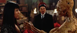 Erweckt ihre gro&szlig;e Liebe Imhotep wieder zum Leben: Anck Su Namun (Patricia Velasquez, l.) ...