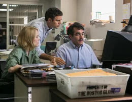 Bei ihren Nachforschungen zum Thema "Kindesmissbrauch in der Bostoner Kirchengemeinde" sto&szlig;en Sacha (Rachel McAdams, l.), Mike (Mark Ruffalo, M.) und Matt (Brian d'Arcy James, r.) immer wieder auf Einbahnstra&szlig;en, denn niemand scheint etwas dar&uuml;ber zu wissen. Oder will einfach niemand reden?