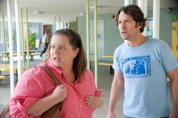 Als Pete (Paul Rudd, r.) sich mit Catherine (Melissa McCarthy, l.), der Mutter eines Mitsch&uuml;lers seiner Tochter, anlegt, ahnt er noch nicht, welche Ausma&szlig;e diese Meinungsverschiedenheit noch haben wird ...