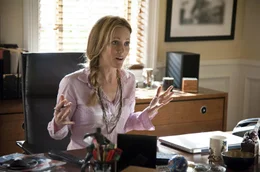 Ihr Leben ist das reinste Chaos, doch kurz vor ihrem 40. Geburtstag will Debbie (Leslie Mann) endlich alles in den Griff bekommen. Einfacher gesagt, als getan ...