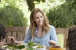 Debbie (Leslie Mann) macht eine Entdeckung, die das gesamte Familienleben noch mehr auf den Kopf stellen k&ouml;nnte ...