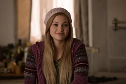 Regan (Olivia Holt)