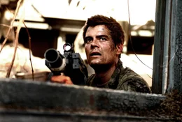 William (Josh Duhamel) ger&auml;t in den aufflammenden Konflikt zwischen den verfeindenten Transformern - Autobots und Decepticons ...