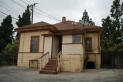 Durch die alte, abgebl&auml;tterte Farbe macht dieses Haus aus dem Jahr 1908 von au&szlig;en einen heruntergekommenen Eindruck - doch was erwartet Tarek und Christina im Inneren?